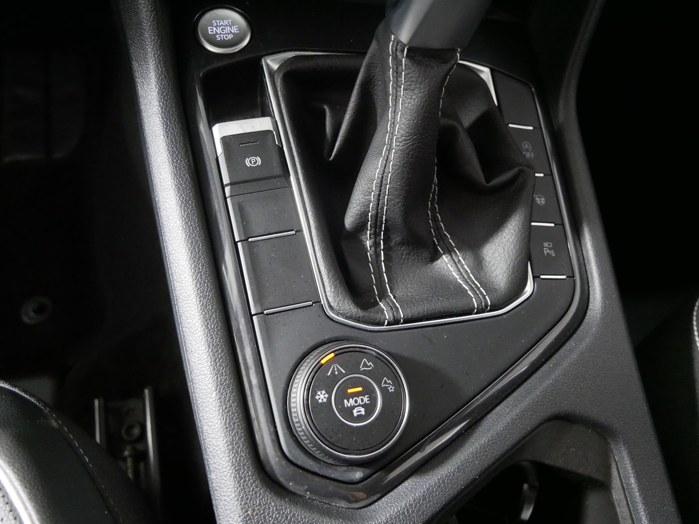 Used 2023 Volkswagen Tiguan SEL R-Line image 30