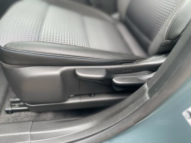 Used 2025 Chevrolet Trax LT FWD image 16