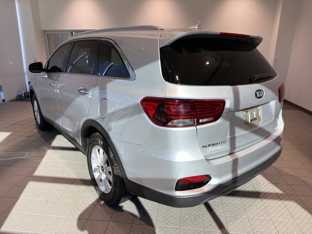 Used 2019 Kia Sorento LX w/ LX Convenience Package image 3