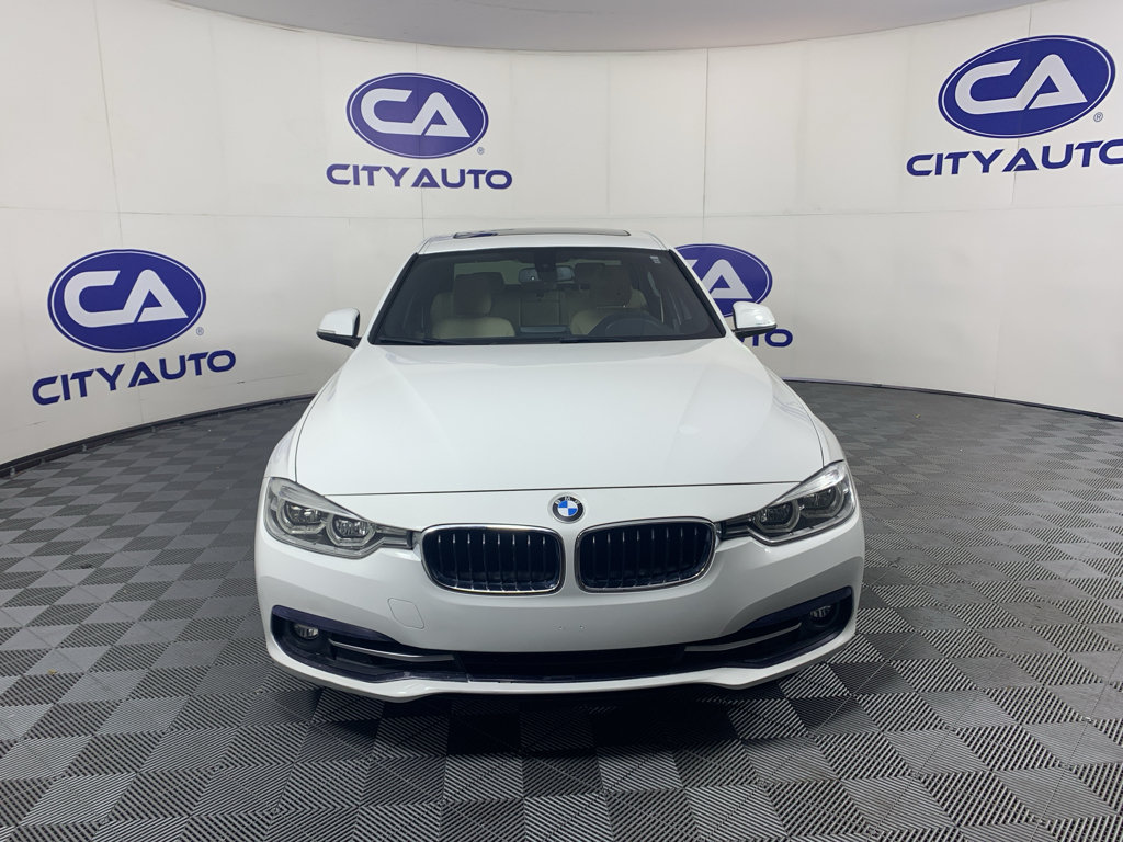 Used 2018 BMW 330i Sedan RWD image 9