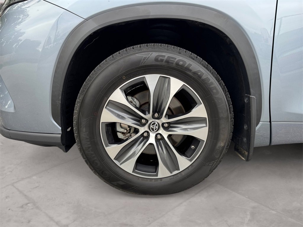 Used 2021 Toyota Highlander XLE image 14