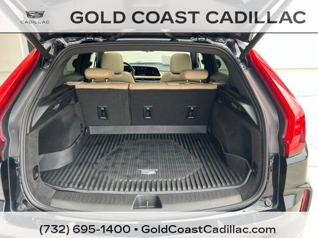 Used 2024 Cadillac XT4 Luxury w/ Cold Weather Package FWD image 11