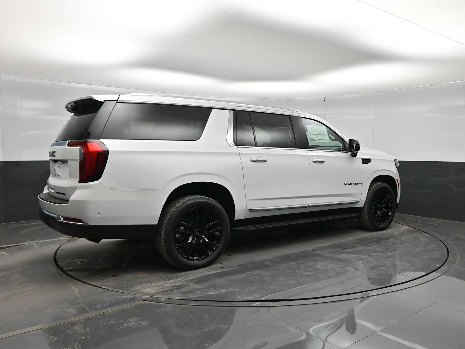 New 2026 GMC Yukon XL Elevation w/ LPO, Elevation Black Package AWD/4WD image 8