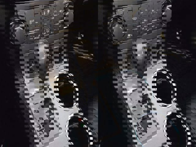 Used 2010 Toyota Highlander SE image 24