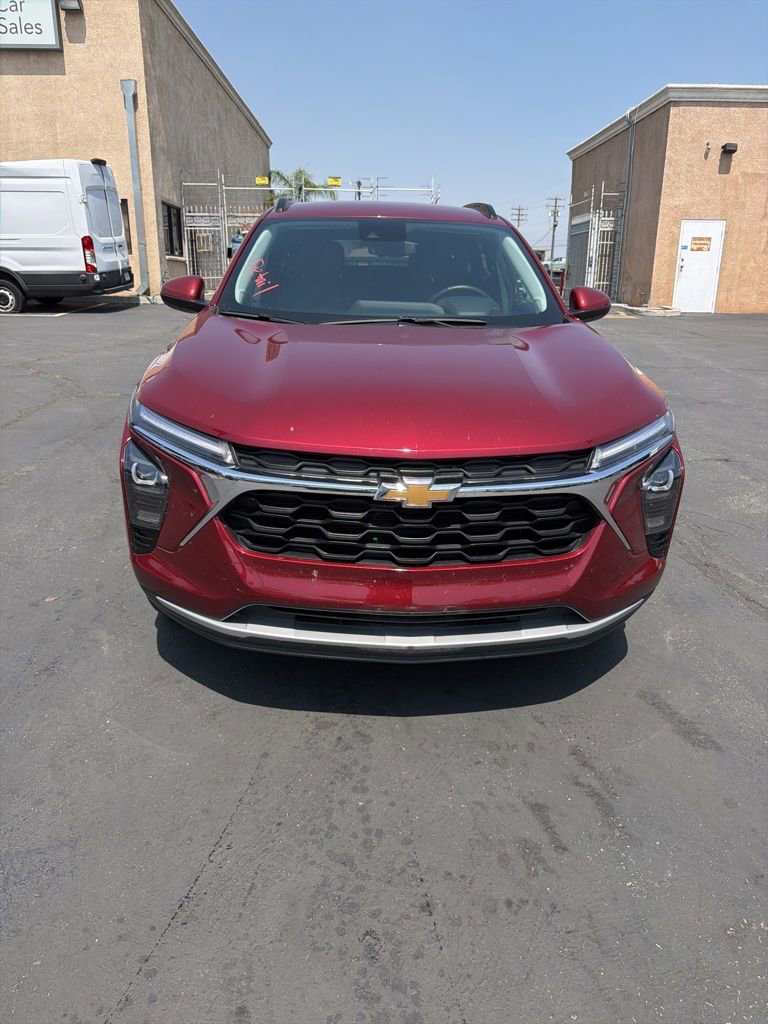 Used 2025 Chevrolet Trax LT w/ LT Convenience Package image 3