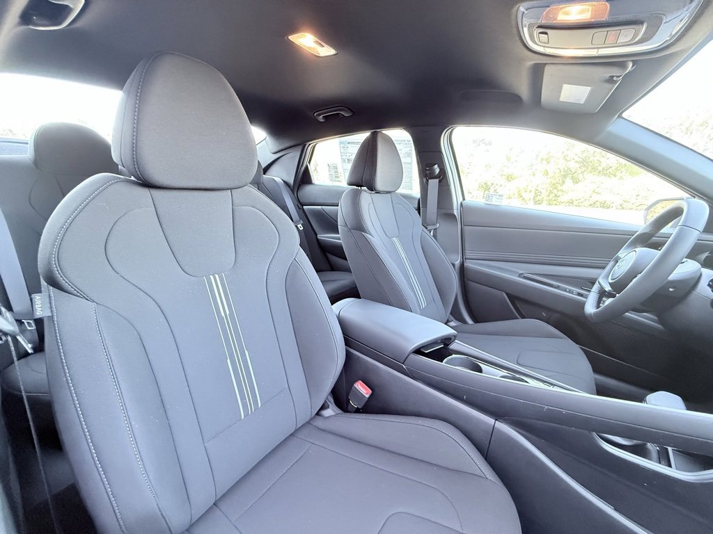 New 2025 Hyundai Elantra SEL image 30