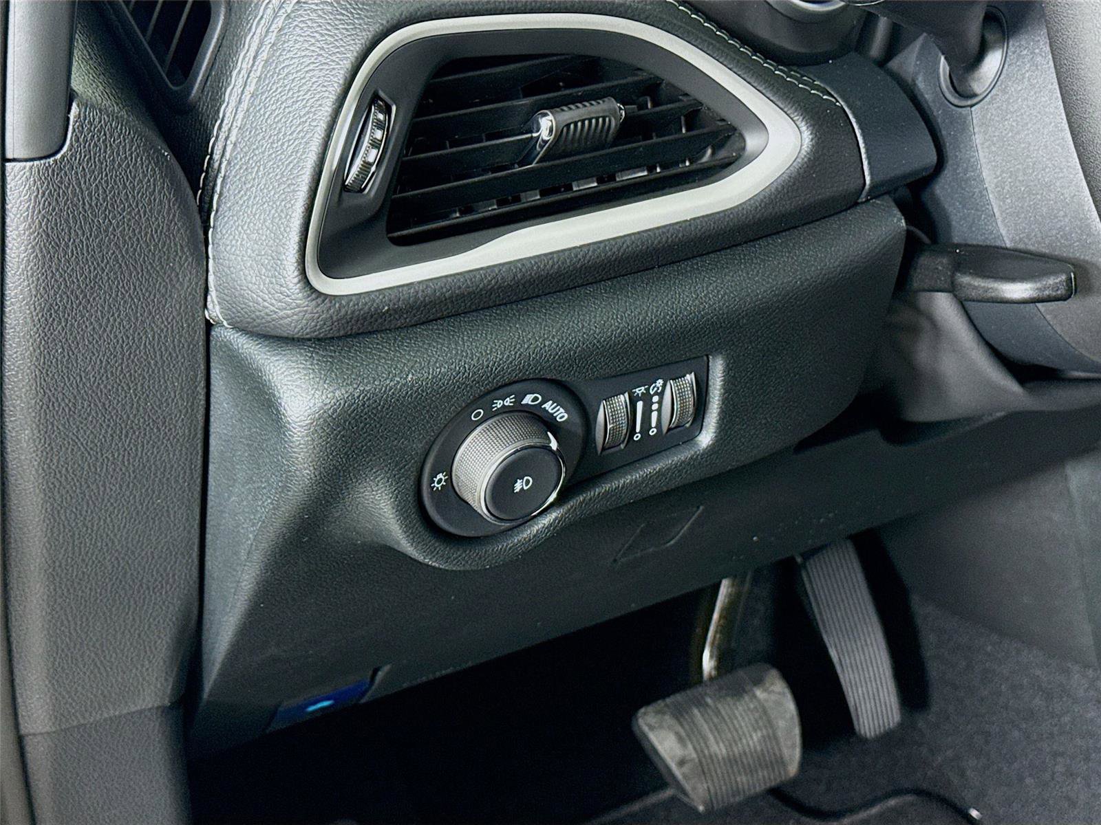 New 2026 Chrysler Pacifica Select image 10