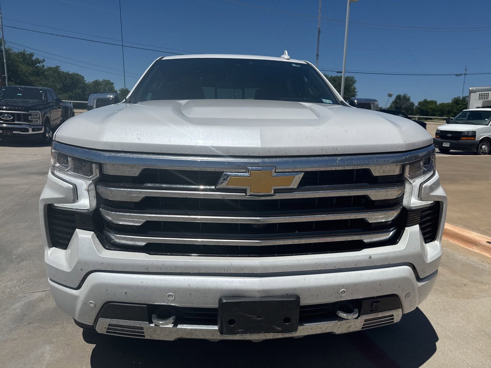 Used 2023 Chevrolet Silverado 1500 High Country w/ Technology Package AWD/4WD image 9
