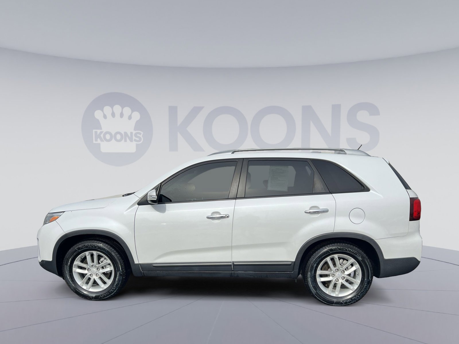 Used 2015 Kia Sorento LX image 2