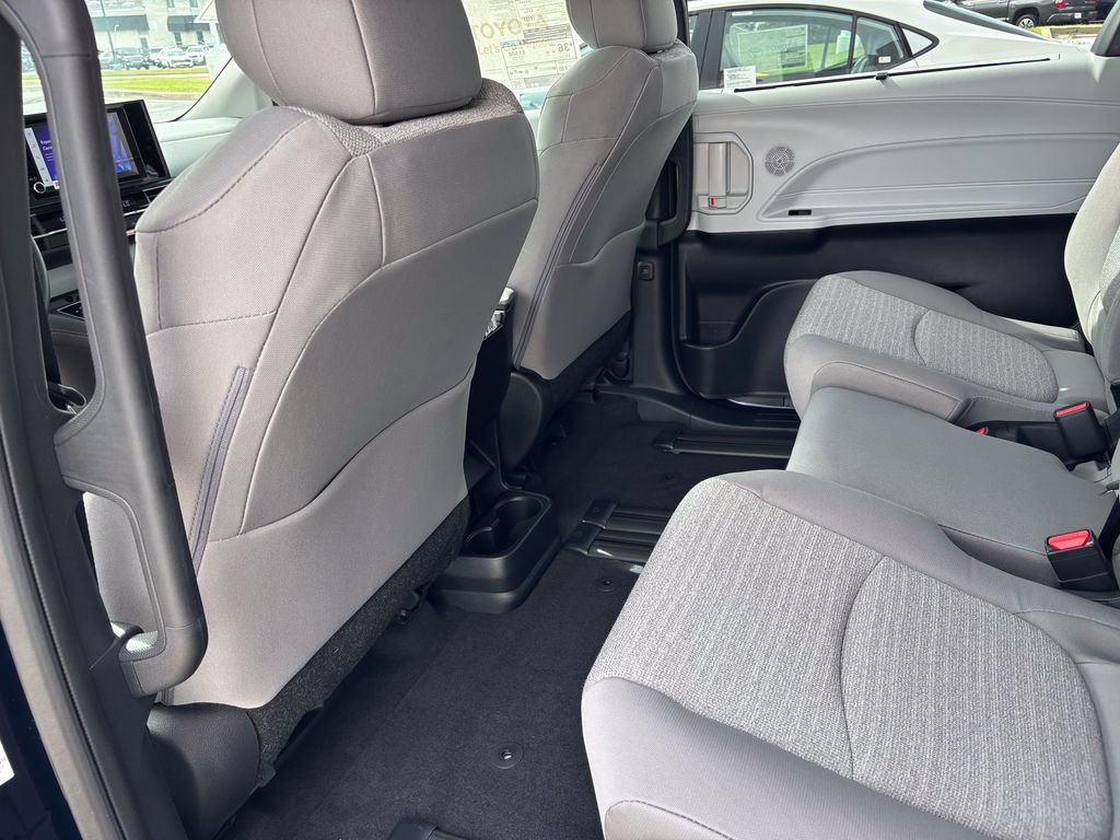New 2026 Toyota Sienna LE FWD image 25