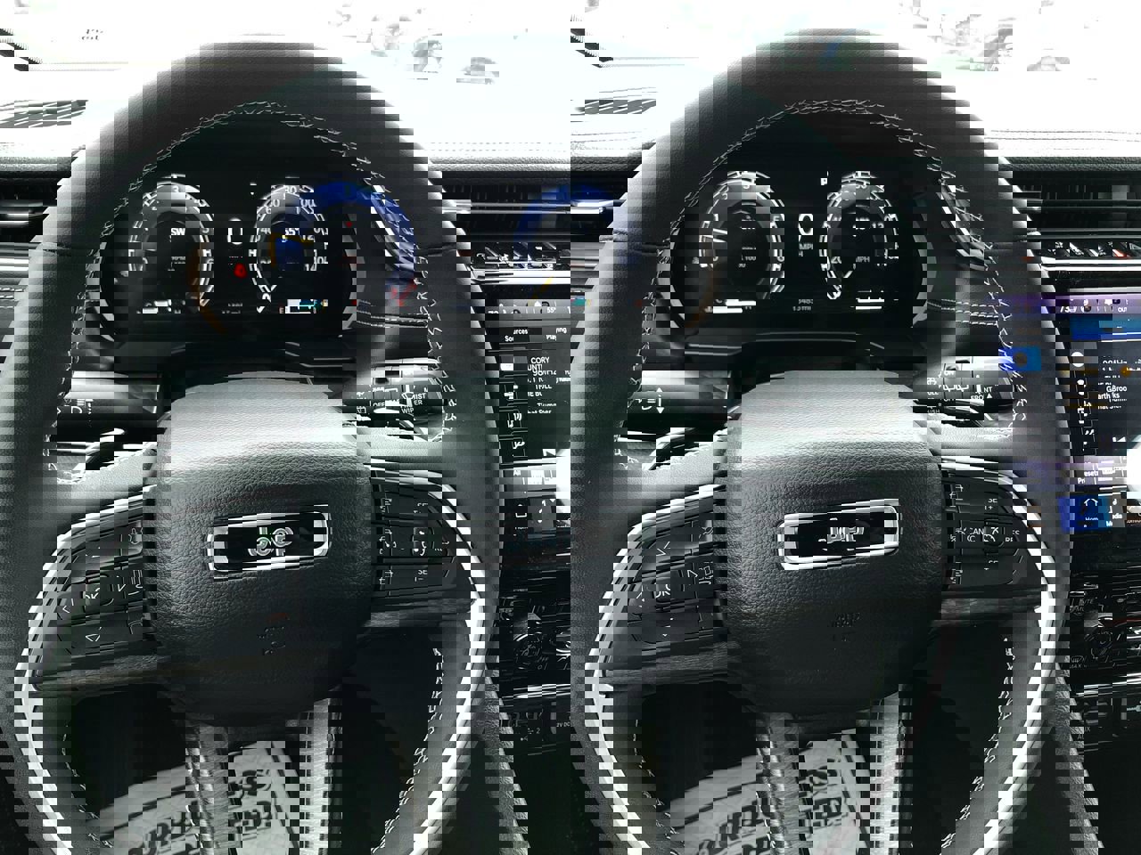 Used 2023 Jeep Grand Cherokee Limited w/ Black Appearance Package image 16