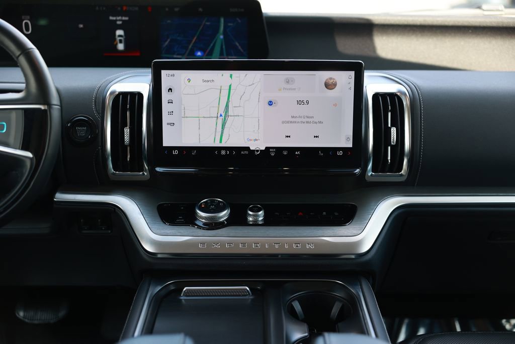 Used 2025 Ford Expedition Platinum w/ Driver's Package image 27