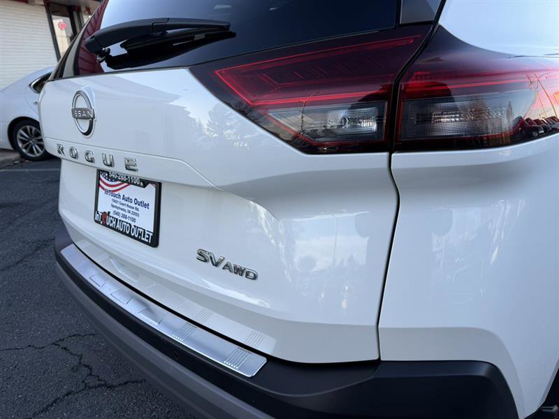 Used 2023 Nissan Rogue SV image 10