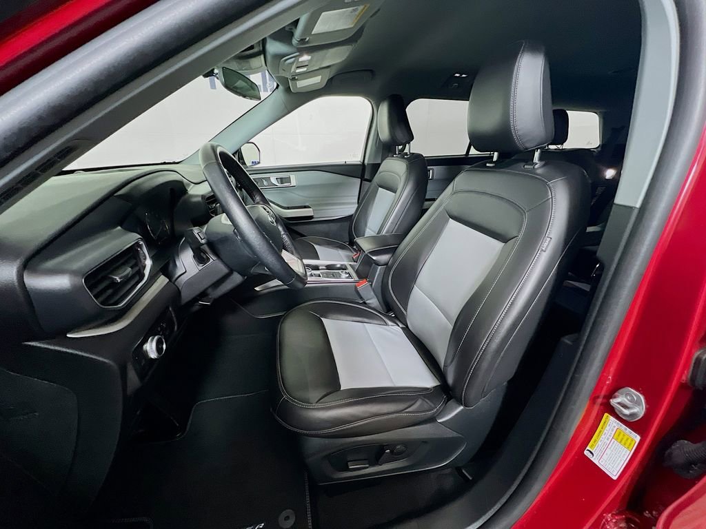 Used 2023 Ford Explorer XLT w/ Equipment Group 202A image 13