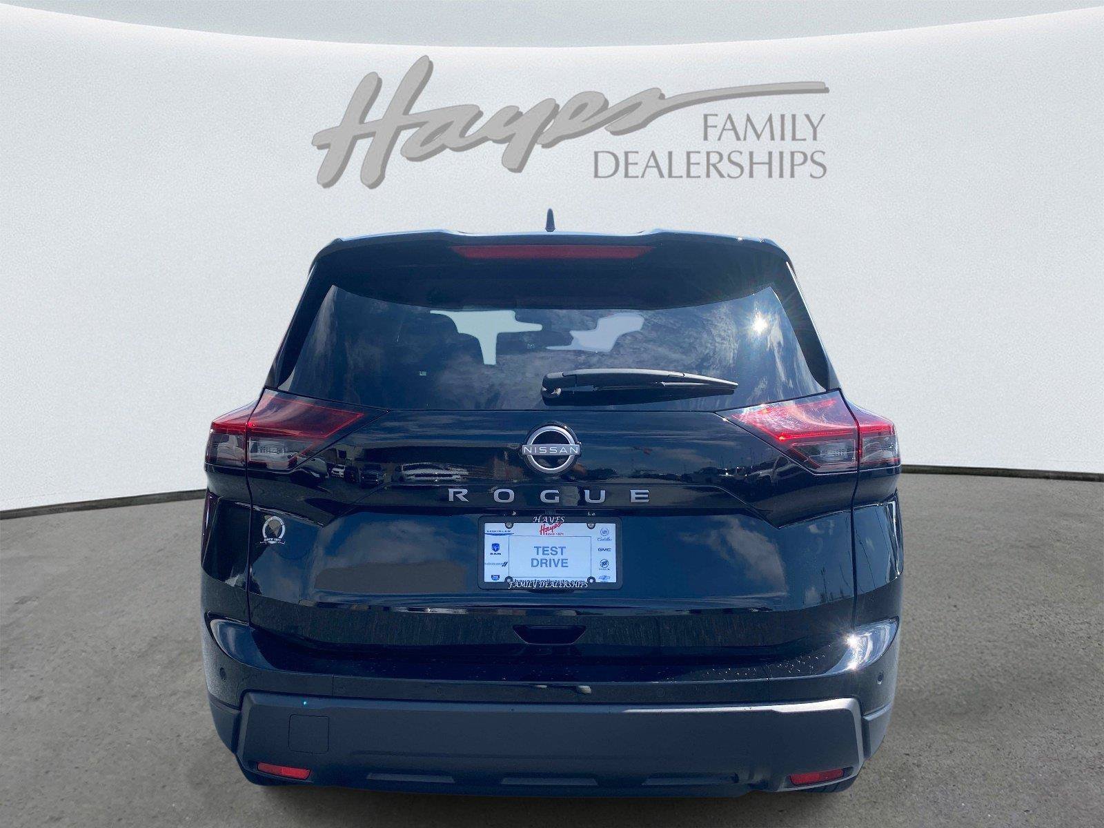 Used 2025 Nissan Rogue SV FWD image 4