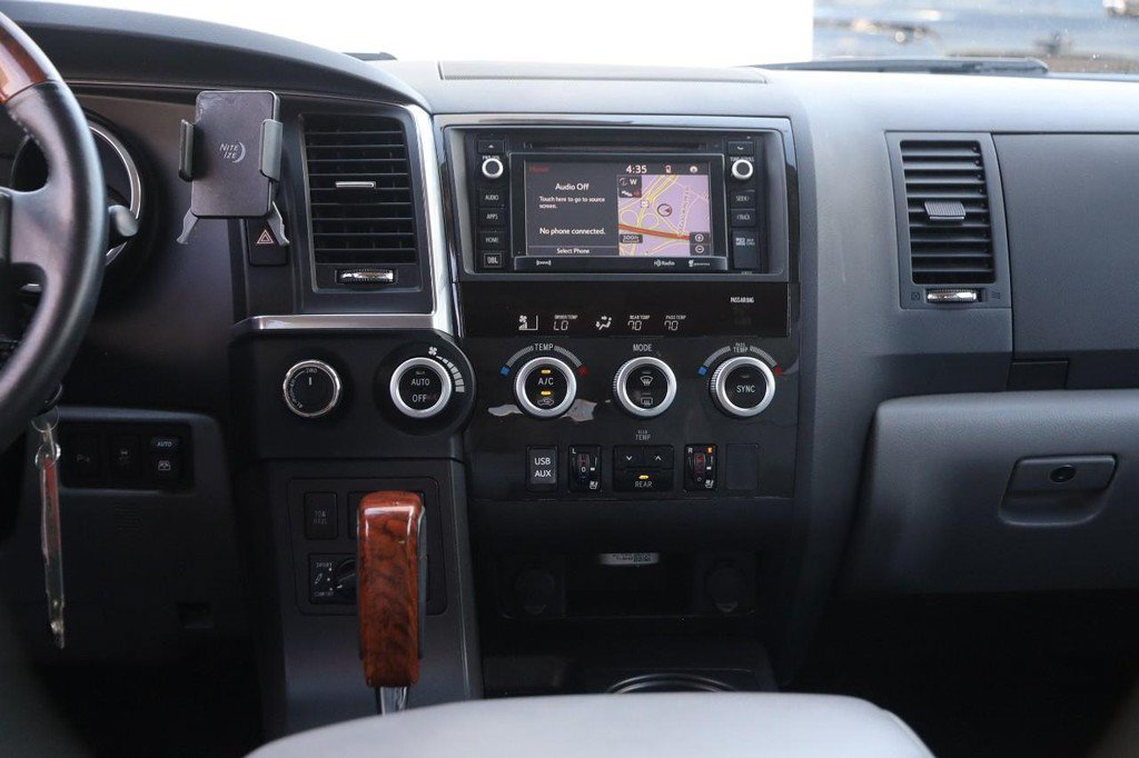 Used 2018 Toyota Sequoia Platinum w/ Carpet Cargo Mat Package AWD/4WD image 29