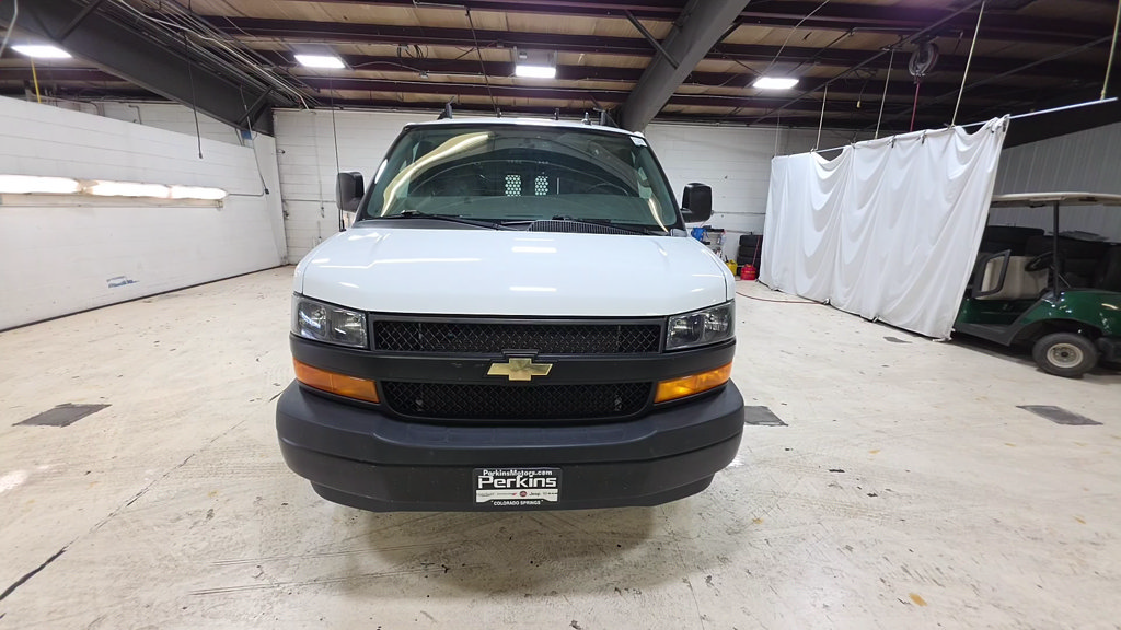 Used 2023 Chevrolet Express 3500 Extended RWD image 2