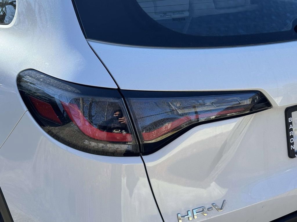 Used 2025 Honda HR-V LX image 8