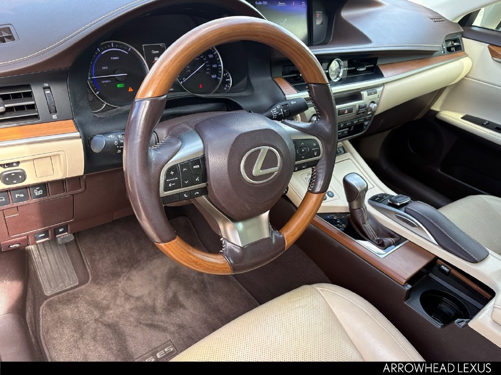 Used 2018 Lexus ES 300h w/ Luxury Package FWD image 14