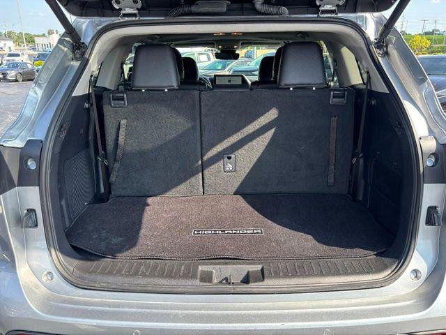 Certified 2025 Toyota Highlander Limited AWD/4WD image 7