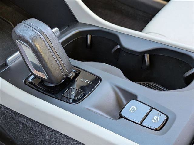 Used 2019 Volvo XC40 T5 Momentum image 12