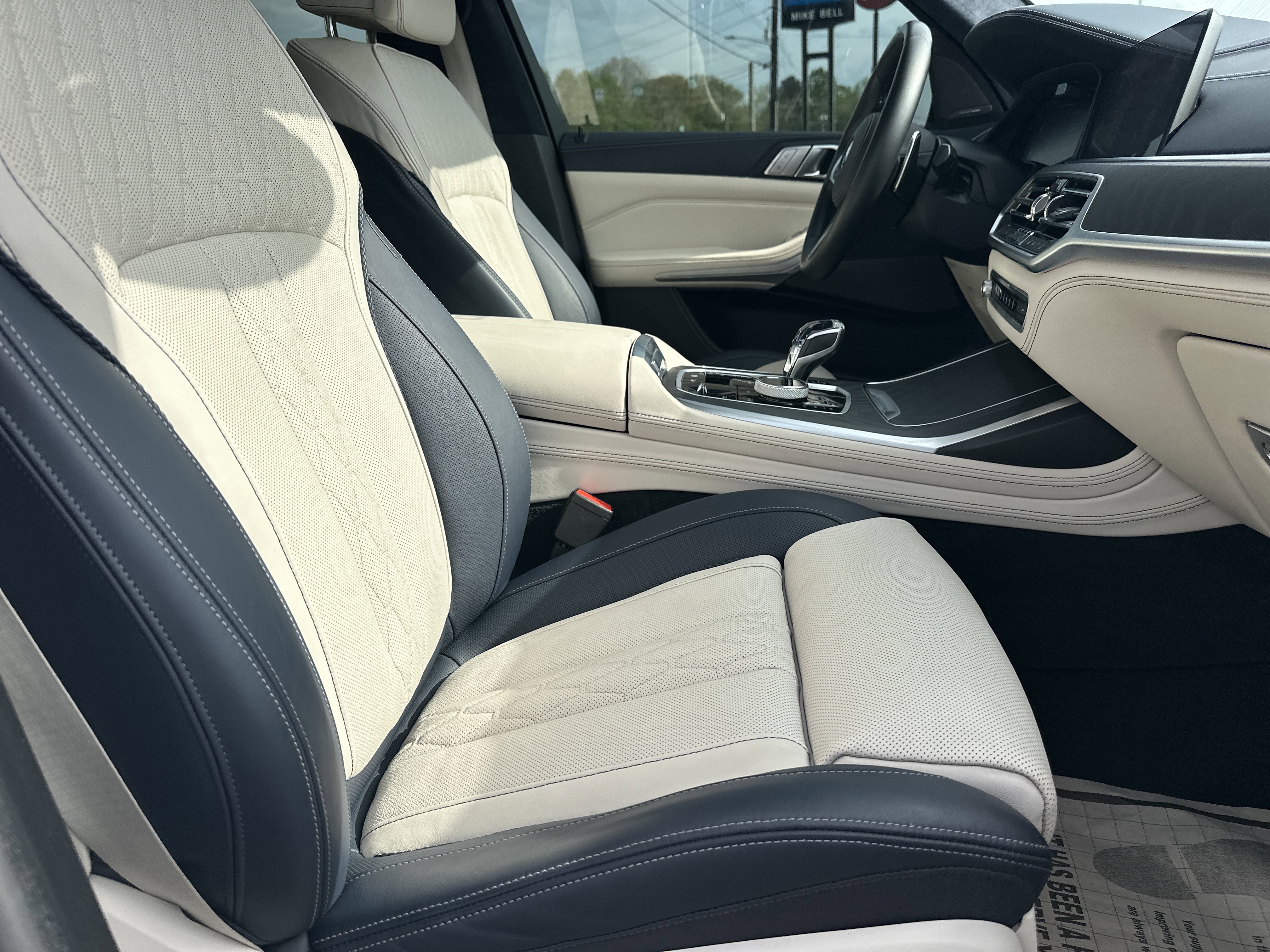 Used 2022 BMW X7 M50i w/ Dynamic Handling Package image 14