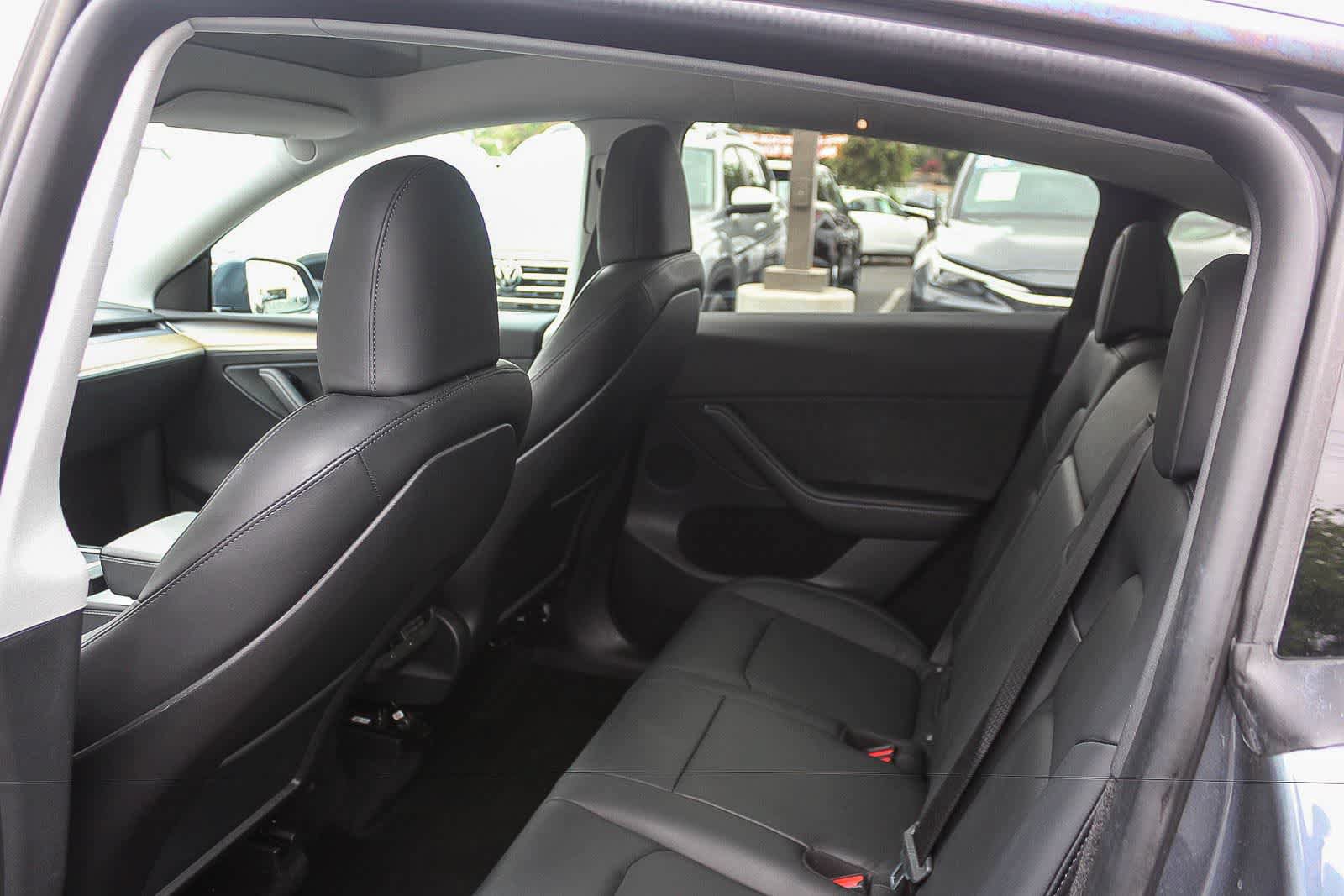 Used 2023 Tesla Model Y Long Range AWD/4WD image 23