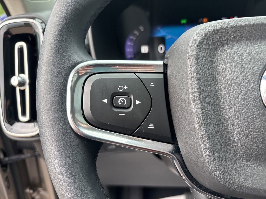 Certified 2023 Volvo XC40 B5 Plus w/ Climate Package AWD/4WD image 20