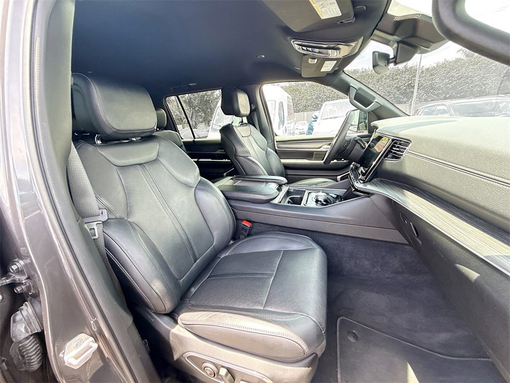 Used 2023 Jeep Wagoneer L Series II image 33