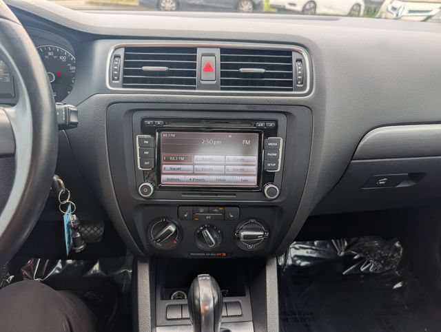 Used 2013 Volkswagen Jetta TDI FWD image 12