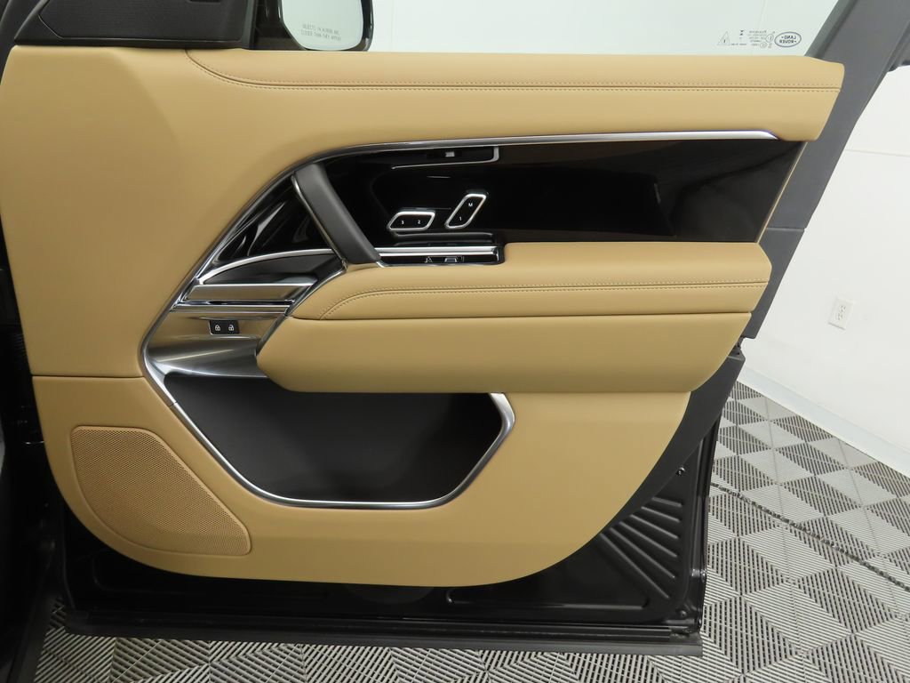 New 2026 Land Rover Range Rover Long Wheelbase SE image 25