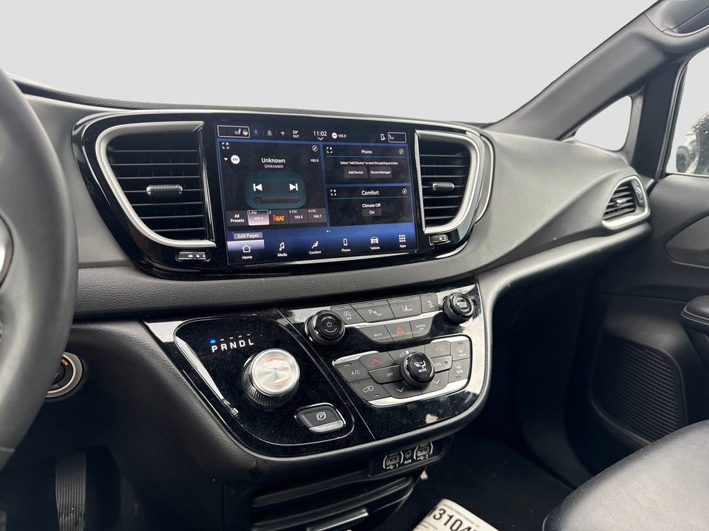 Used 2025 Chrysler Pacifica Select FWD image 19