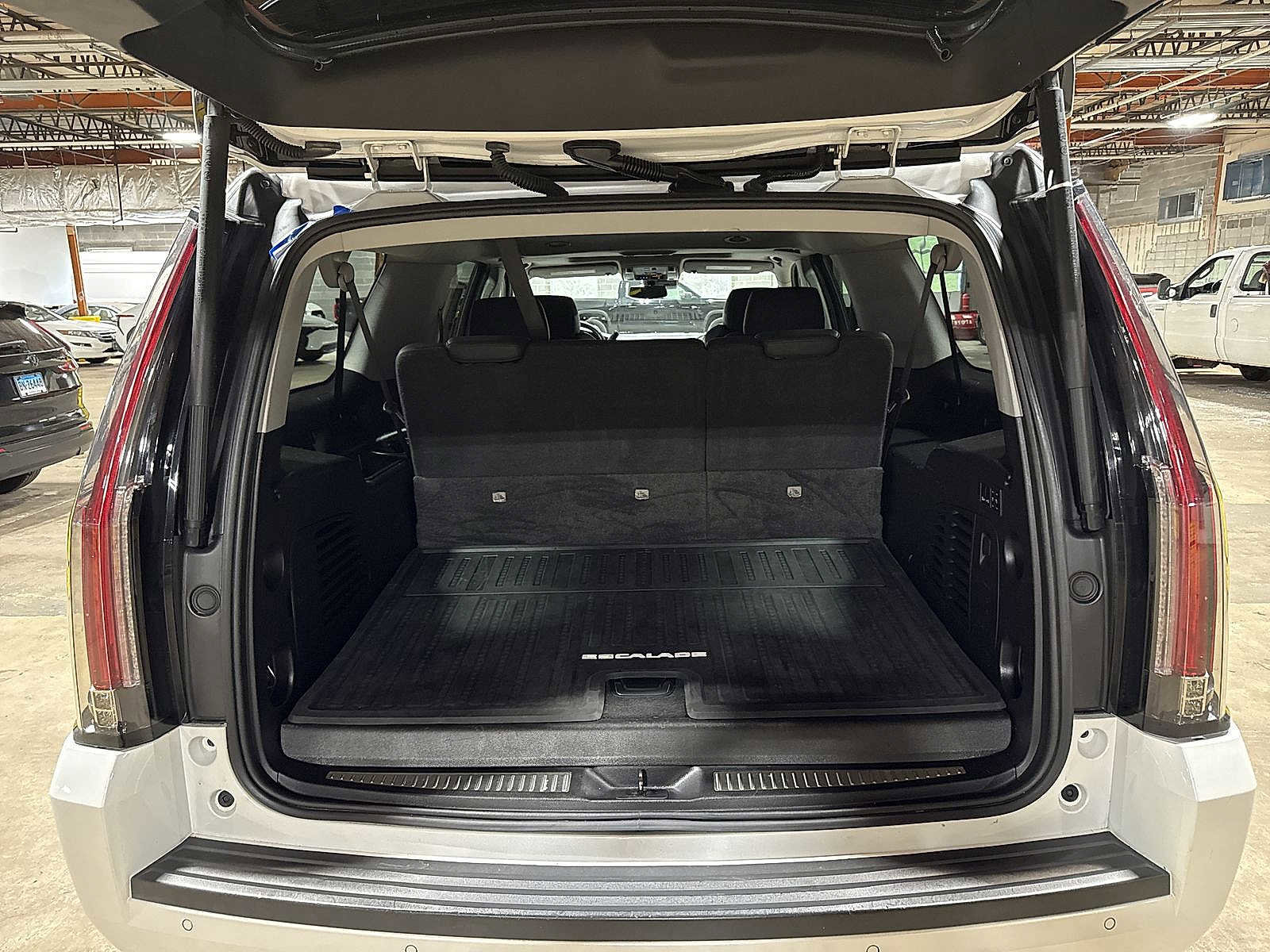 Used 2020 Cadillac Escalade ESV Luxury image 11