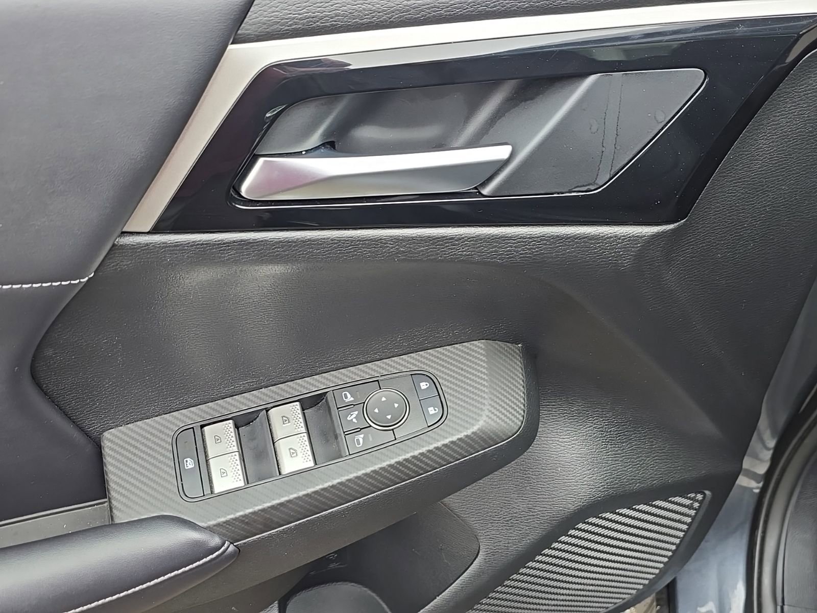 Used 2024 Mitsubishi Outlander SE image 16