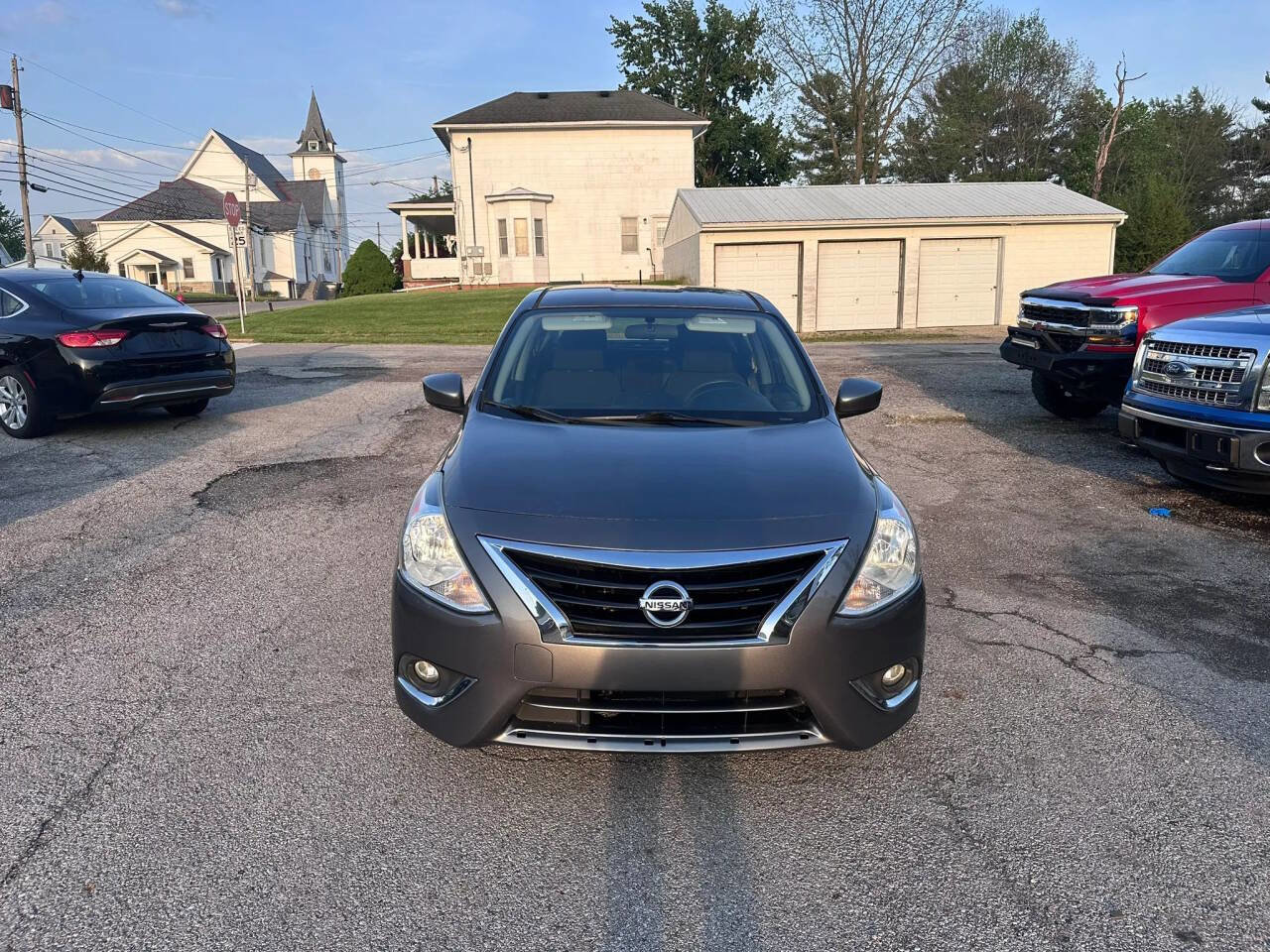 Used 2016 Nissan Versa SV w/ SV Appearance Package FWD image 2
