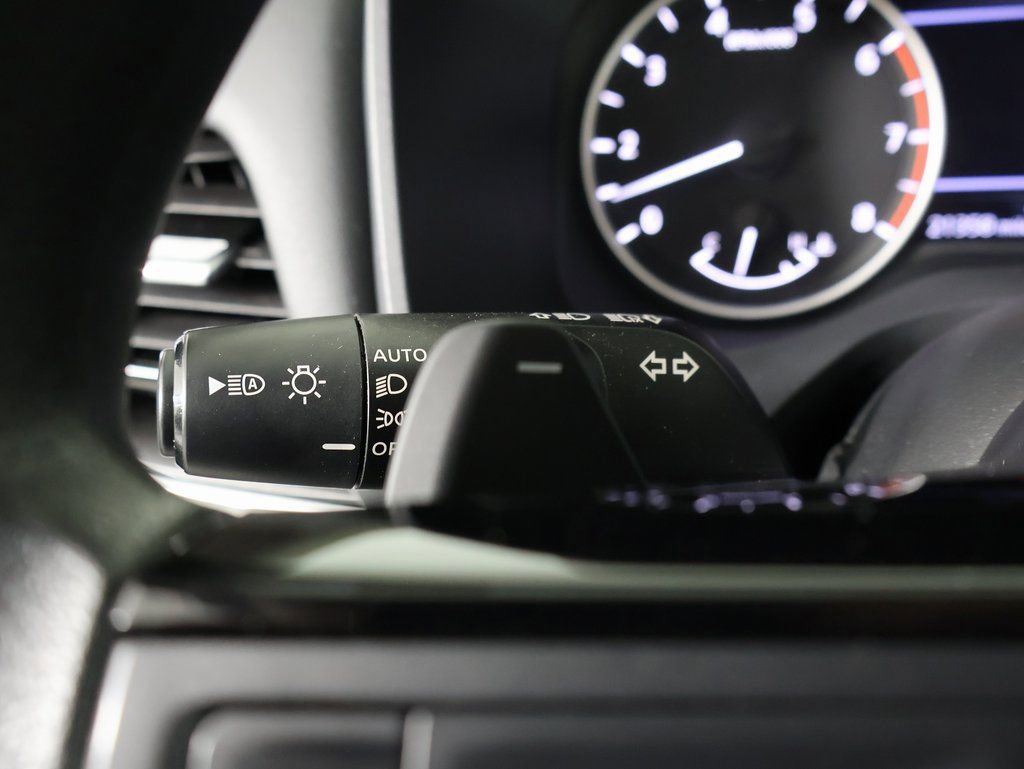 Used 2022 Nissan Rogue SV image 26