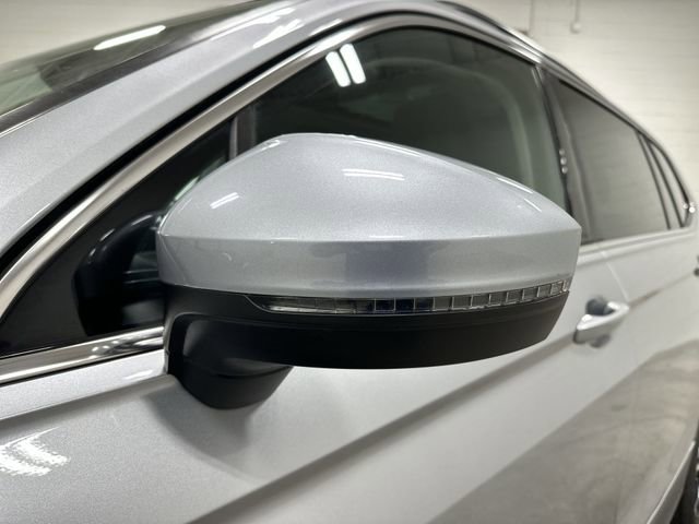 Used 2021 Volkswagen Tiguan SE image 12