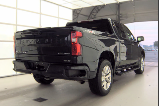 Used 2022 Chevrolet Silverado 1500 Custom AWD/4WD image 2