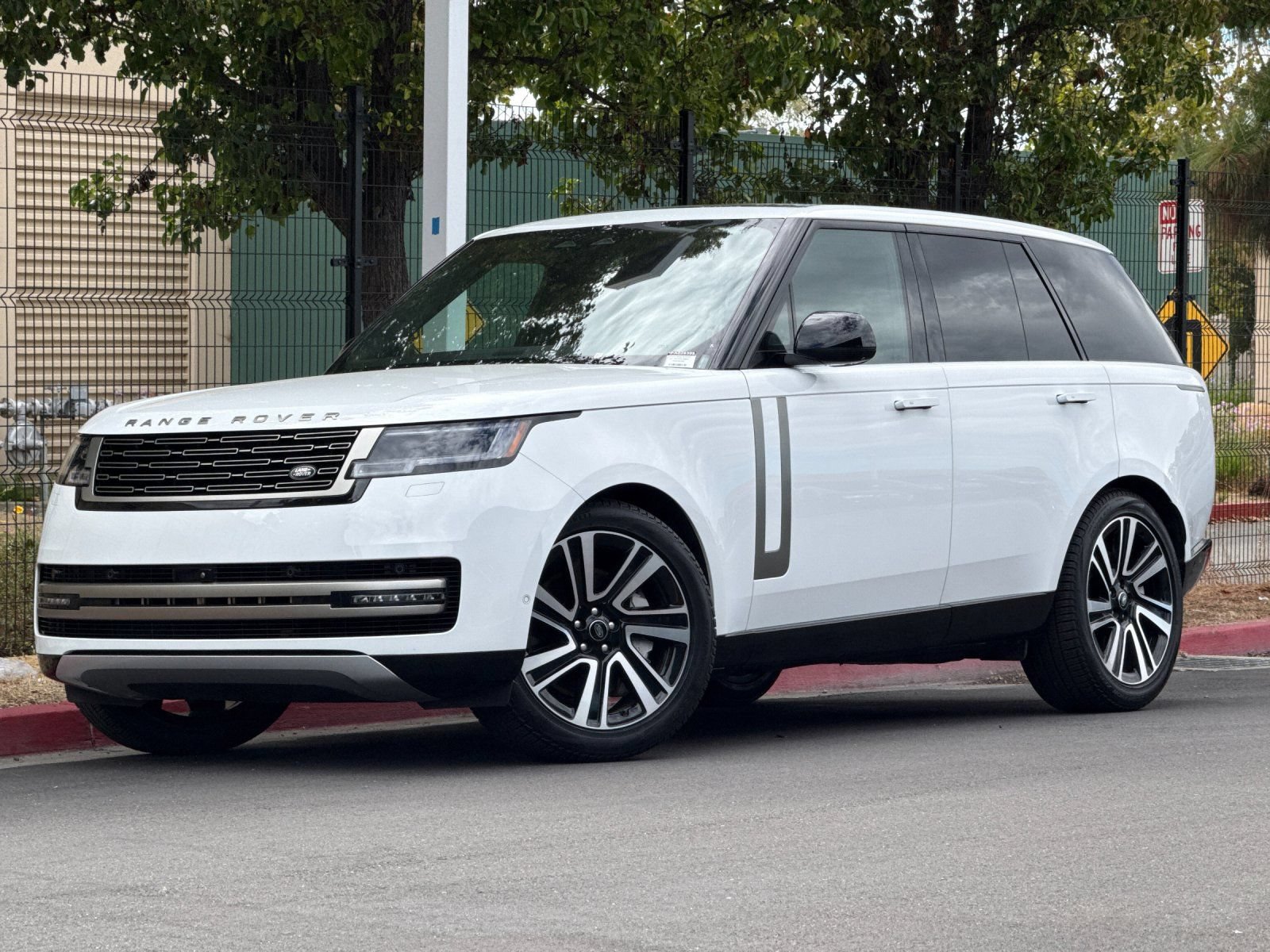 Used 2023 Land Rover Range Rover SE