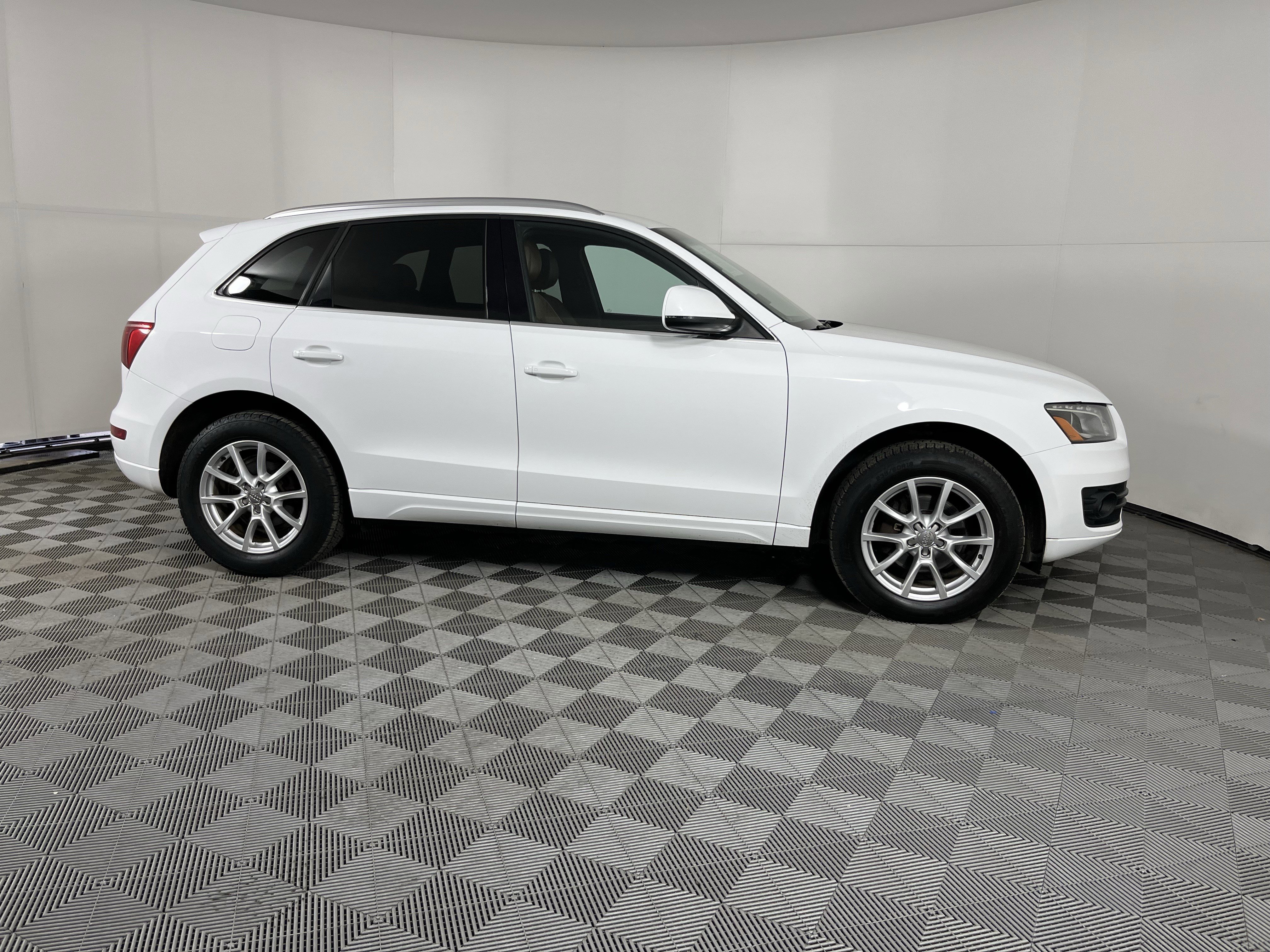 Used 2011 Audi Q5 2.0T Premium Plus AWD/4WD image 6