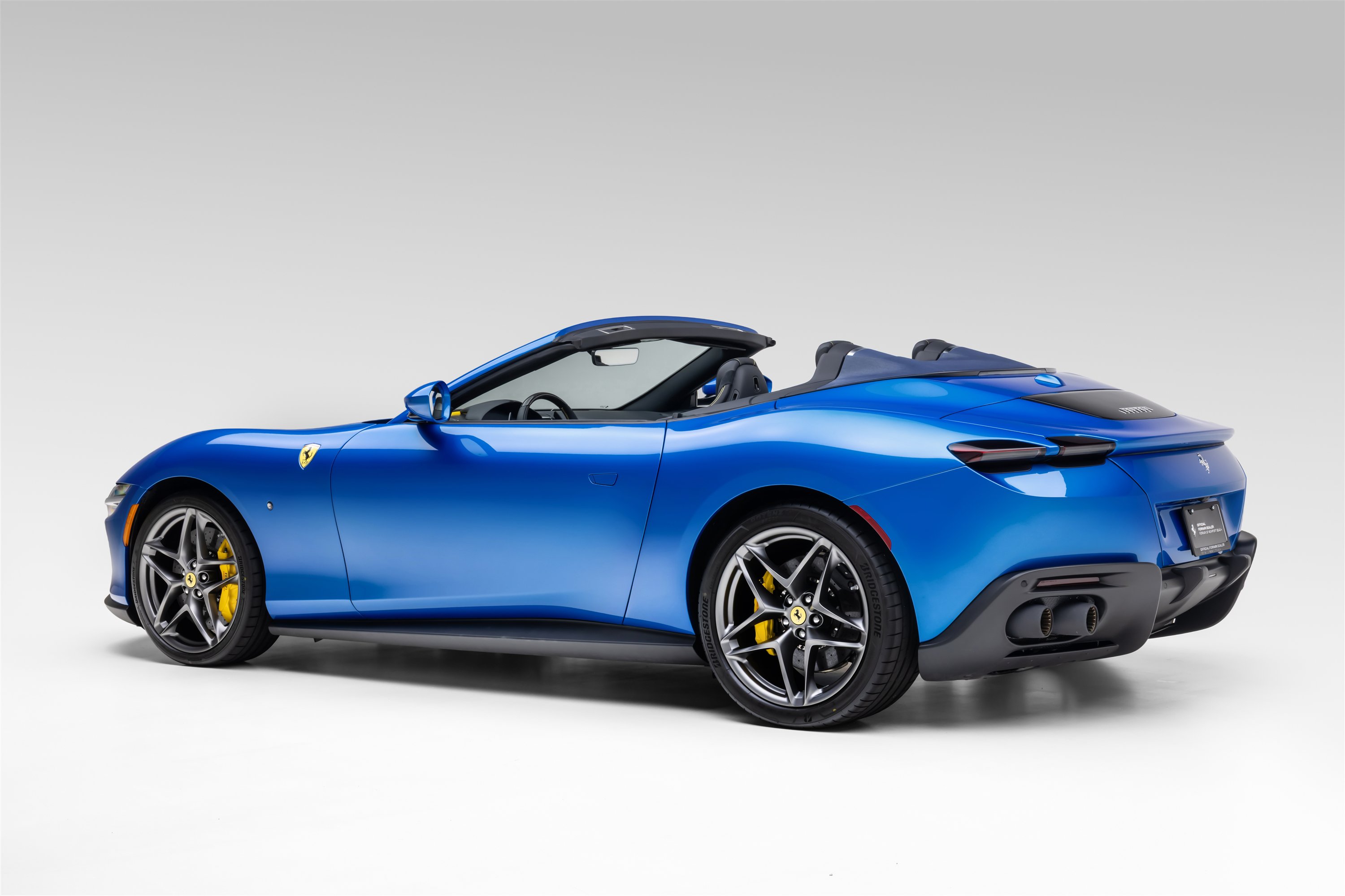 Used 2026 Ferrari Roma Spider RWD image 4