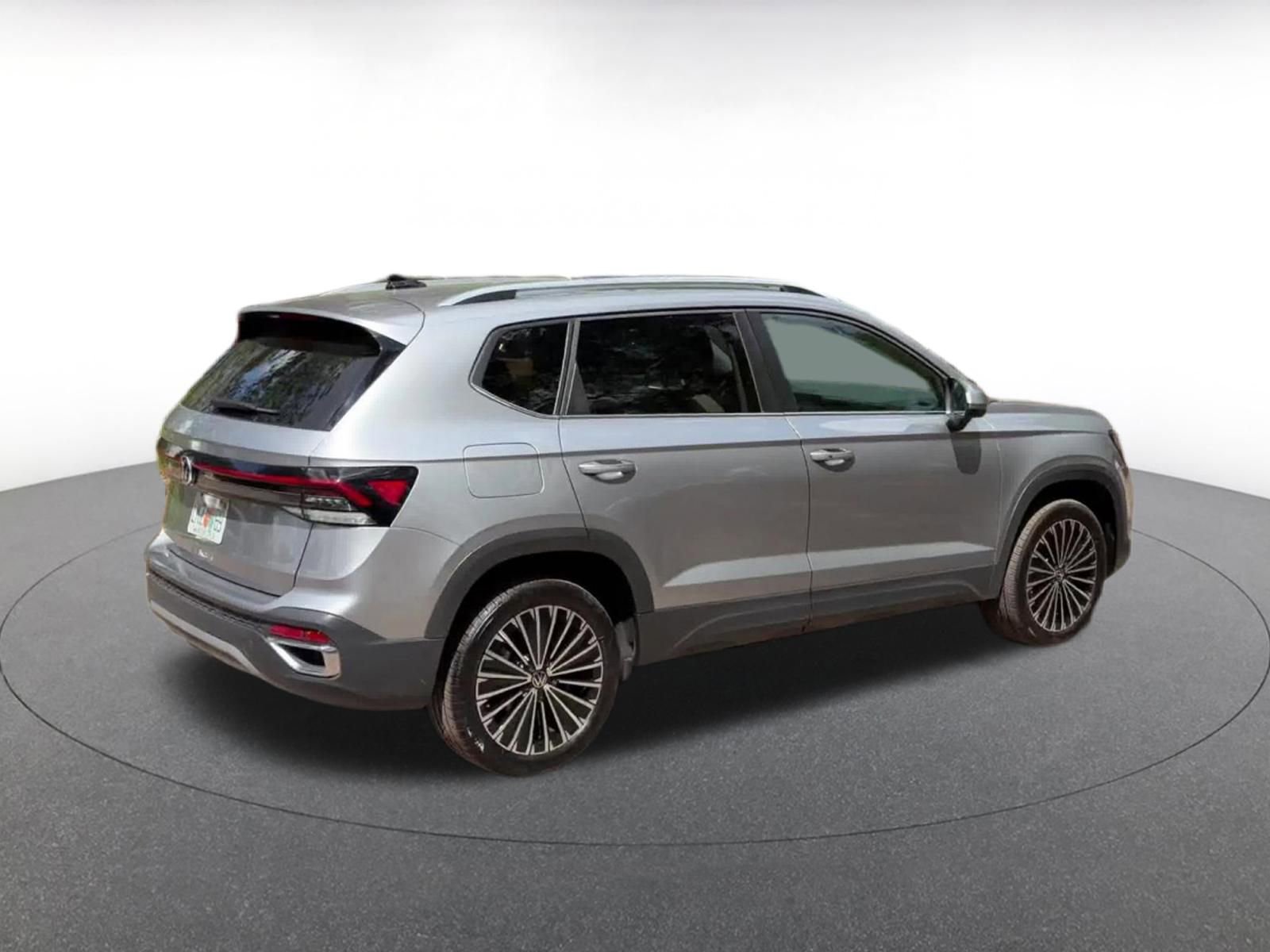 Used 2025 Volkswagen Taos SE image 15