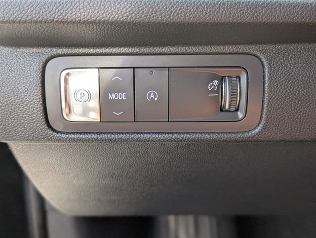 Used 2025 Chevrolet Traverse LT FWD image 38