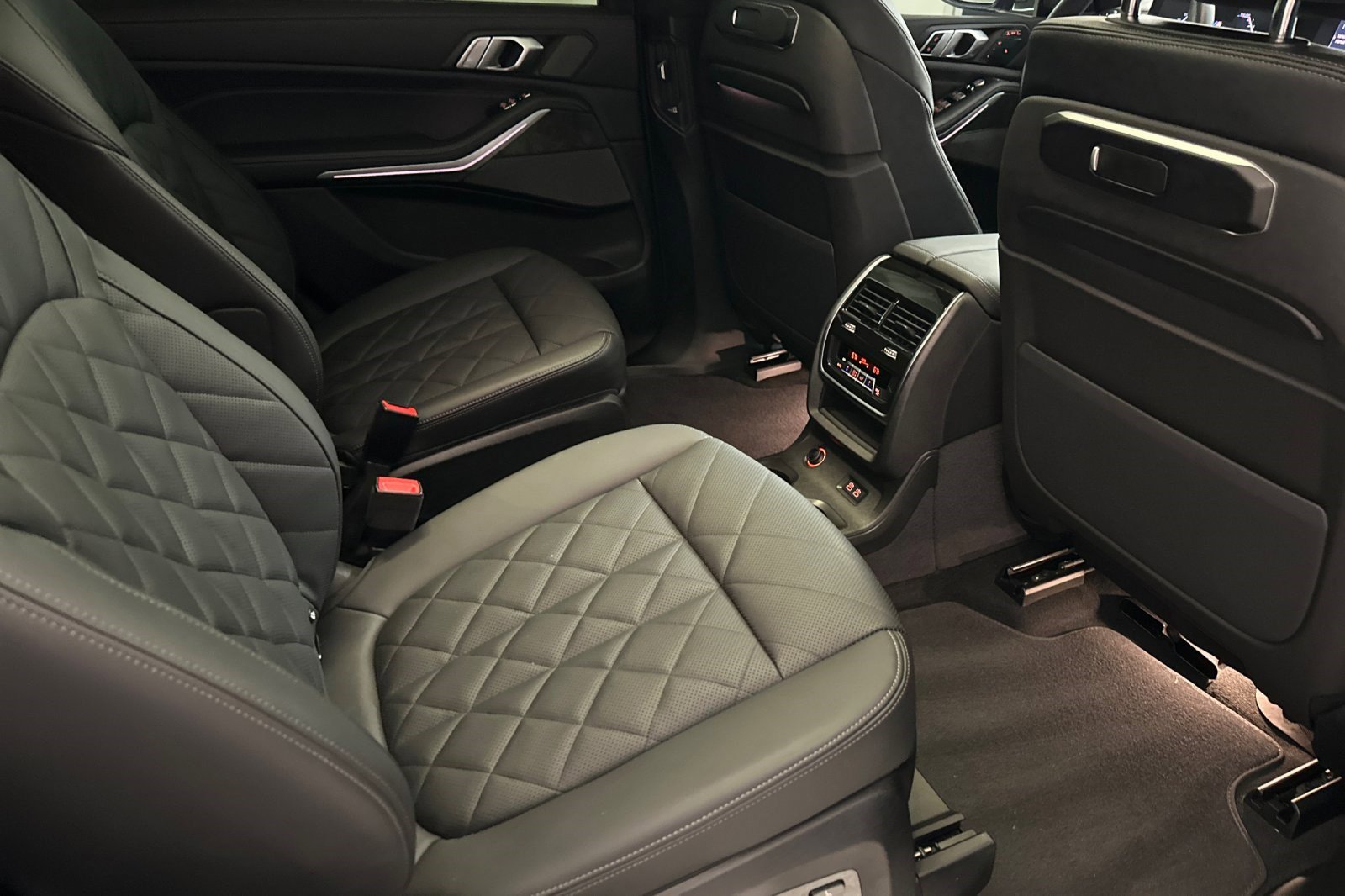 Certified 2025 BMW X7 xDrive40i w/ M Sport Package image 30