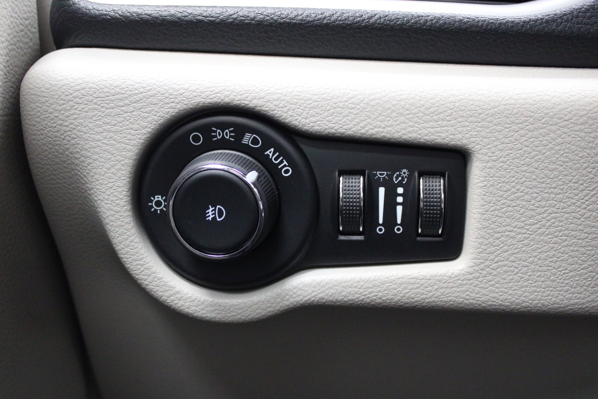 Used 2024 Chrysler Pacifica Select image 42