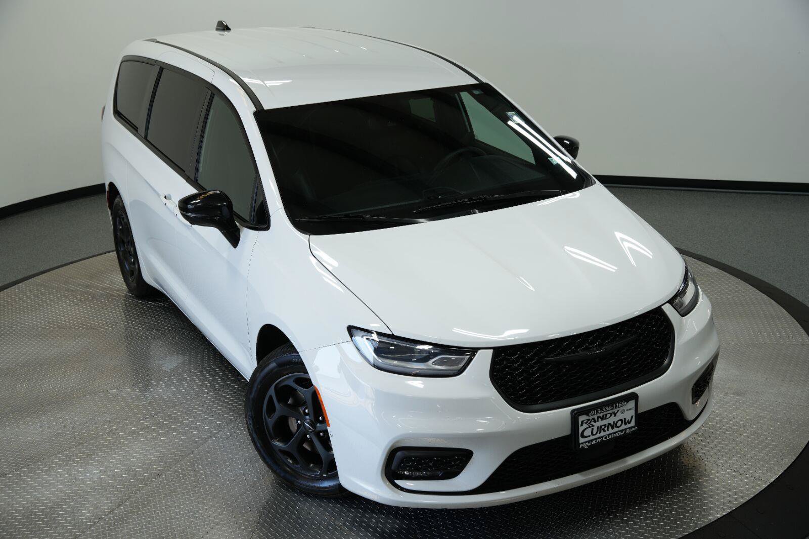 Used 2024 Chrysler Pacifica Limited FWD image 51