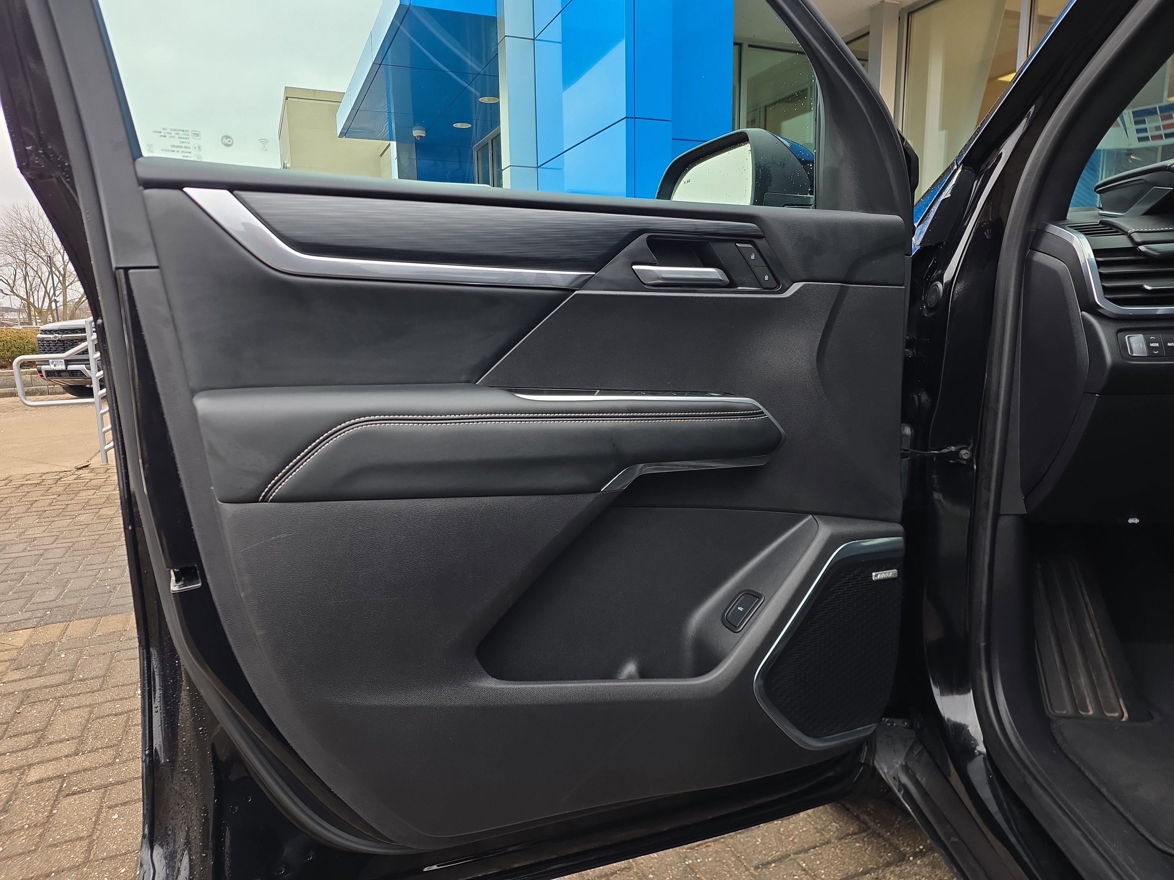 Used 2025 GMC Acadia Elevation image 15