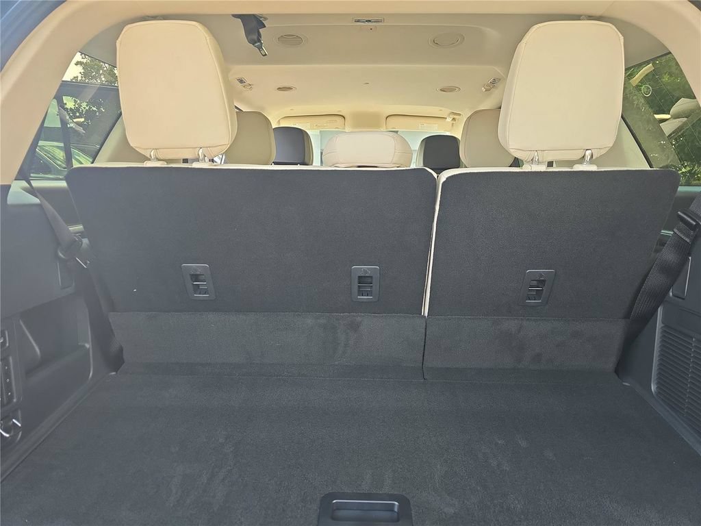 New 2027 Lincoln Navigator Premiere RWD image 9