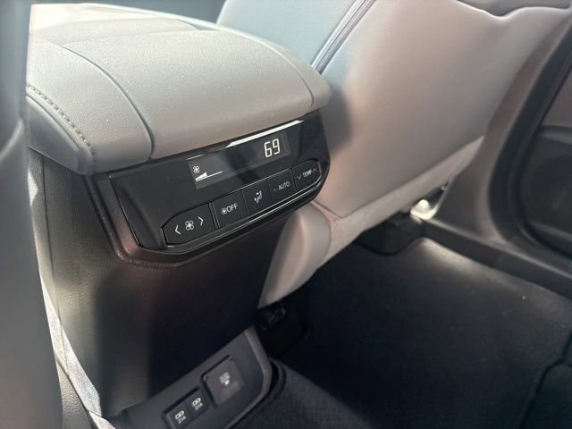 Used 2021 Toyota Highlander Limited FWD image 11