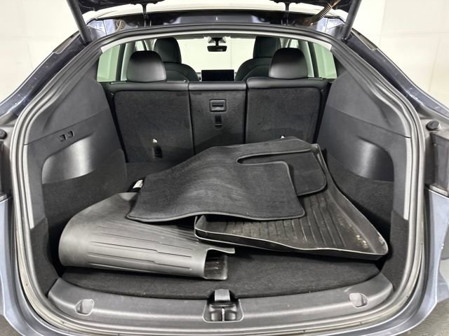 Used 2022 Tesla Model Y Long Range image 23